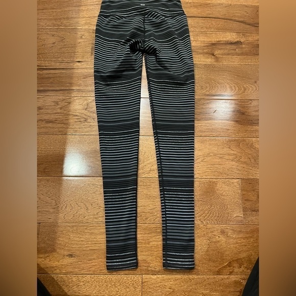 Athleta Colorblock Stripe Chaturanga Tight Leggings Size XXS Gray and black - Picture 4 of 6